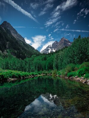 cover image of Озеро в горах
